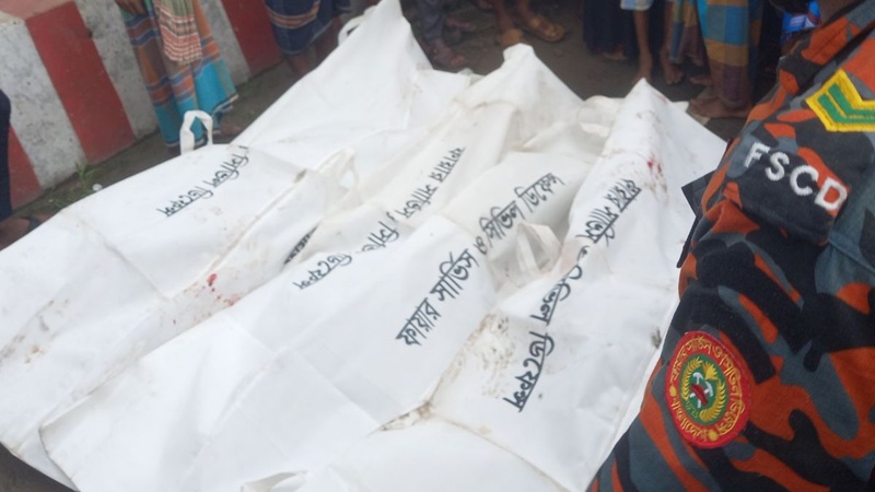 পাকুন্দিয়ায় বাস-পিকআপের মুখোমুখি সংঘর্ষ, নিহত ৩