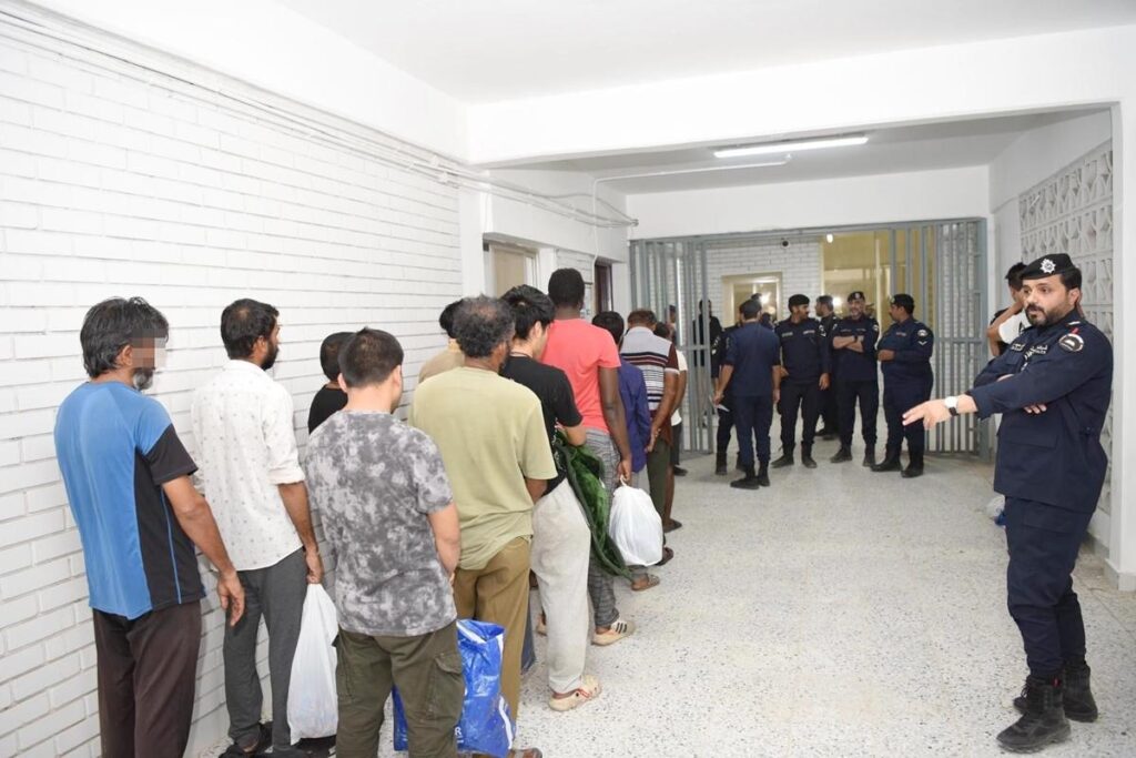 কুয়েতে অবৈধ প্রবাসীদের দেশে ফেরাতে অভিযান, সতর্ক করল বাংলাদেশ দূতাবাস