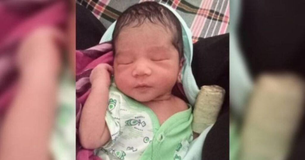ফেনীতে সড়কের পাশের ঝোপ থেকে নবজাতক উদ্ধার
