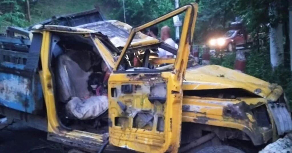 রাঙামাটিতে পিকআপ উল্টে প্রাণ গেল ৩ যাত্রীর, আহত ৩
