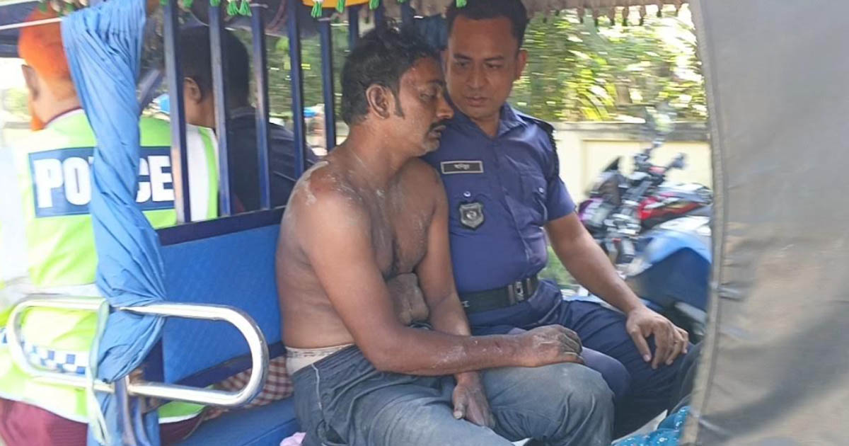 মেয়েকে ধর্ষণের অভিযোগে বাবা আটক, গণপিটুনি দিয়ে পুলিশে দিল এলাকাবাসী