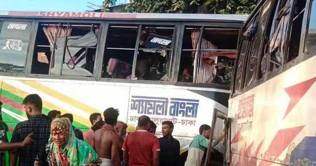 ময়মনসিংহে দুই বাসের মুখোমুখি সংঘর্ষে নিহত ৩