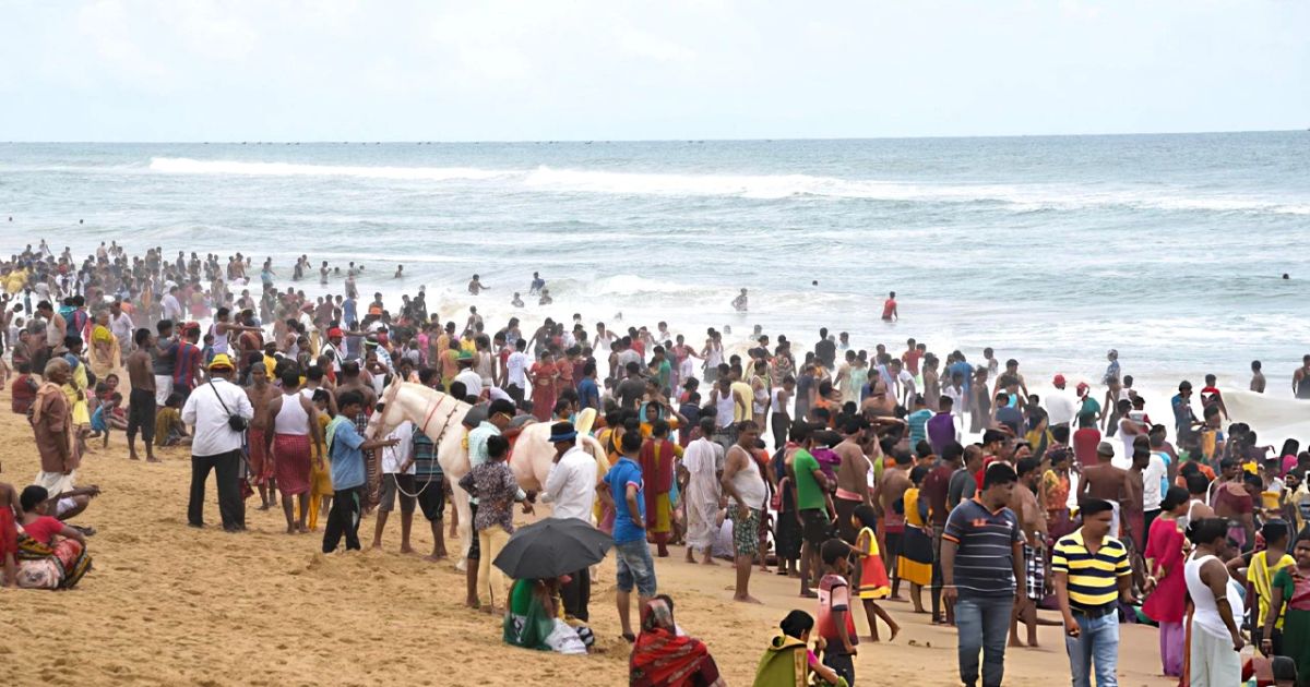 কক্সবাজার সৈকতে গোসলে নেমে তিন পর্যটকের মৃত্যু
