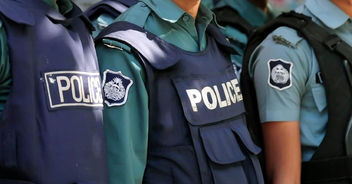 আদালতে অনুপস্থিতির দায়ে প্রায় ৭০০ পুলিশ সদস্যের বিরুদ্ধে গ্রেপ্তারি পরোয়ানা