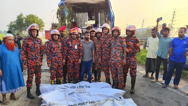 শ্রীনগরে বাস খাদে পড়ে নিহত ৩, আহত ১৬
