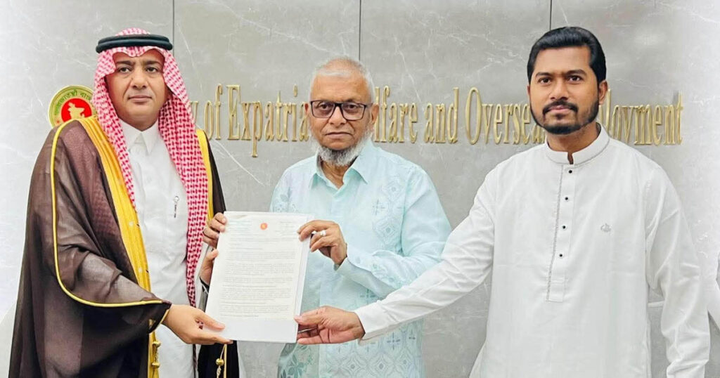 ফ্লাইট বিপর্যয়ে আকামার মেয়াদ শেষ হওয়া প্রবাসীরা পুনরায় সৌদি যেতে পারবেন: প্রবাসী কল্যাণ মন্ত্রী